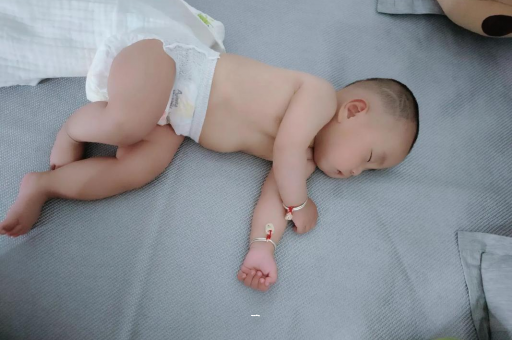 白沙怀孕肚子撑的难受
